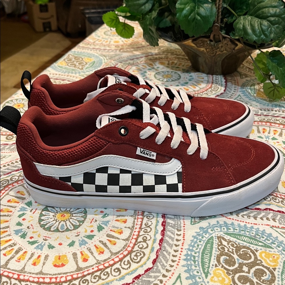NEW Vans Men's Burgundy and Black Checkered Sneakers size 9 - Picture 4 of 9